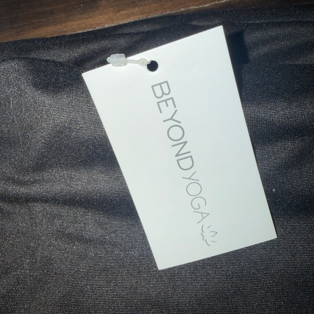 NWT Beyond Yoga Black Infinity Scarf with Pocket - Picture 3 of 5